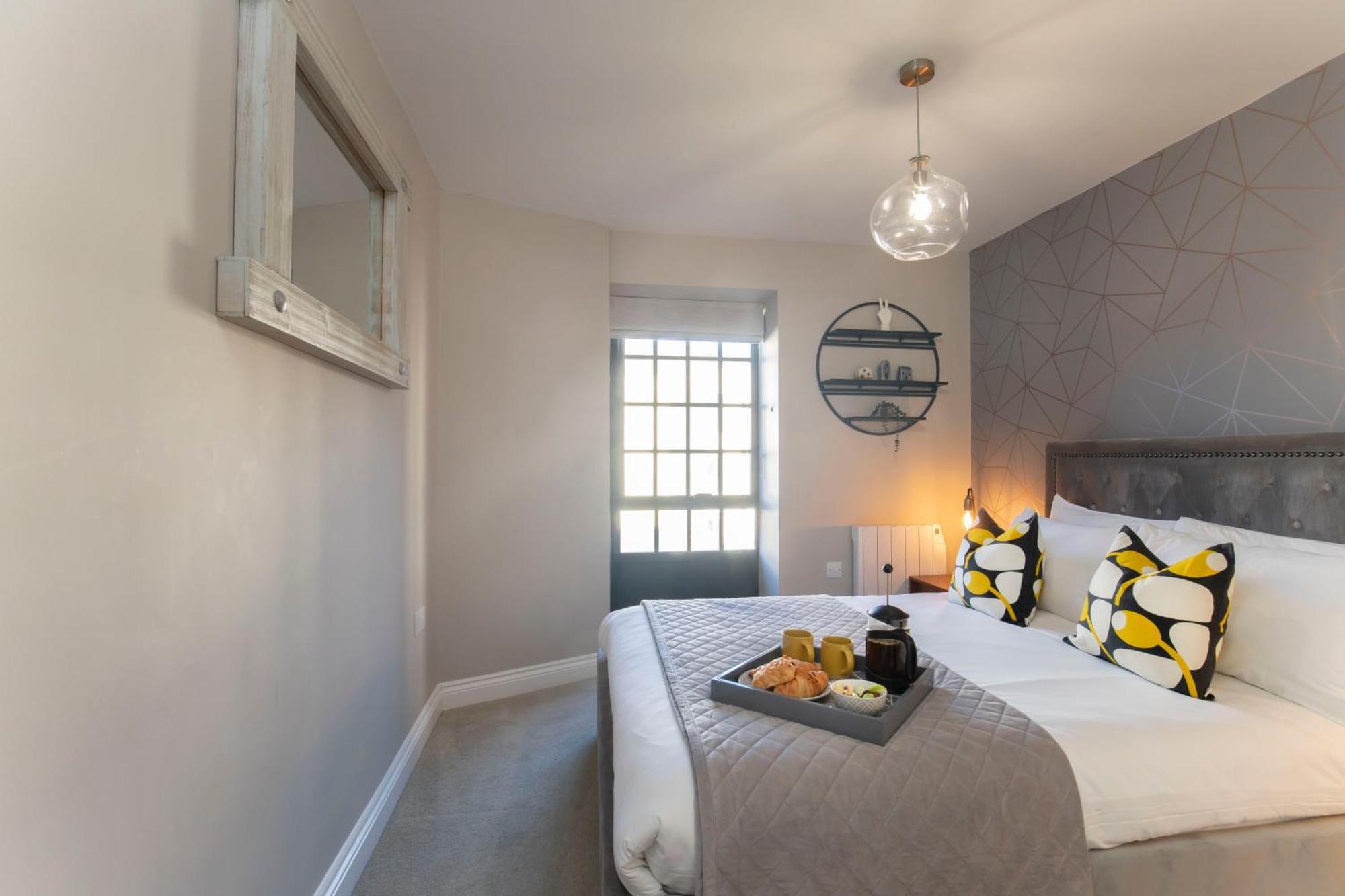 Elliot Oliver - Modern 2 Bedroom Town Centre Apartment Cheltenham Exterior foto